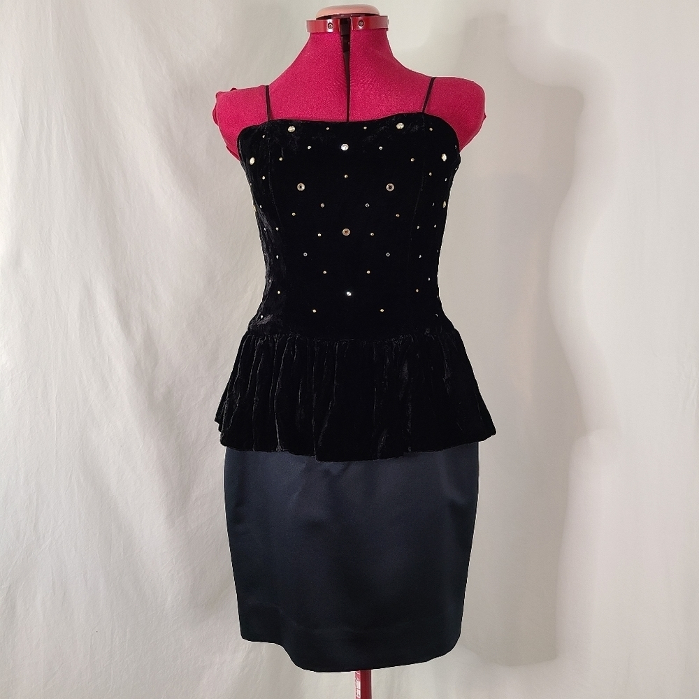 Vintage Darcy Black Velvet Rhinestone Peplum Talon Zipper Dress Size 7/8